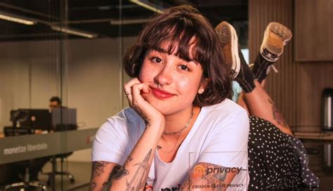 Aos 23 anos, criadora de conteúdo constrói  .